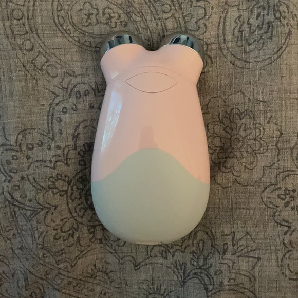 NuFace Trinity in Pink w/ accessory - Picture 3 of 8